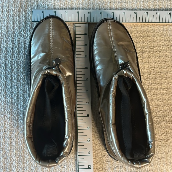 Sporto "Barefoot Wool" Women 11 Wide amazing comfortable metallic gold booties - Picture 8 of 9